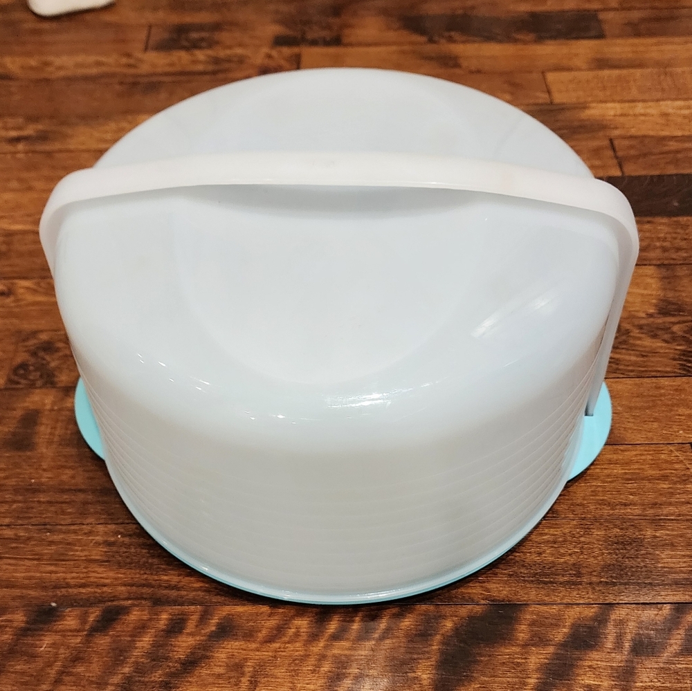 Tupperware Round Cake Taker/Carrier - - Picture 2 of 7